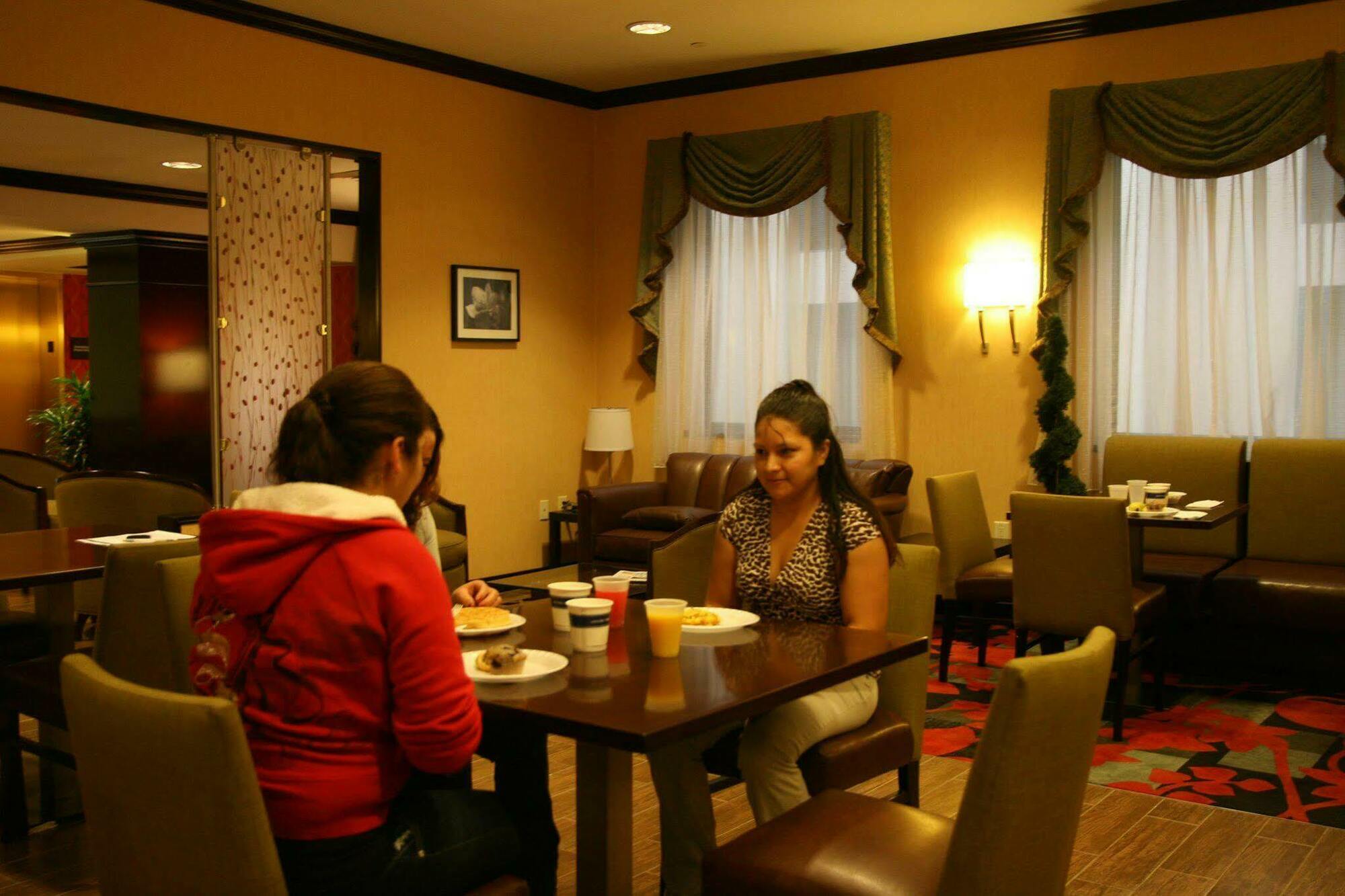 Hampton Inn Jericho - Westbury Restaurant bilde